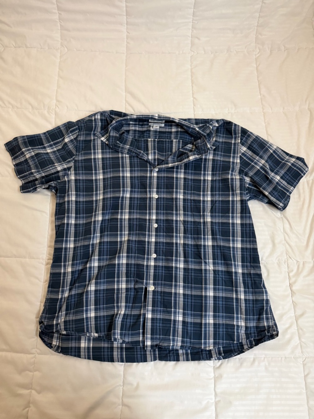 Amazon Essentials Navy and White Plaid Short Sleeve Shirt